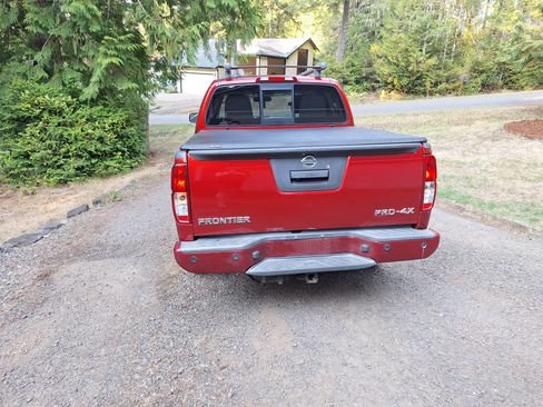 Used 2017 Nissan Frontier PRO-4X image 4