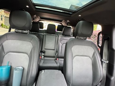 Used 2023 Land Rover Defender 130 X-Dynamic SE image 19