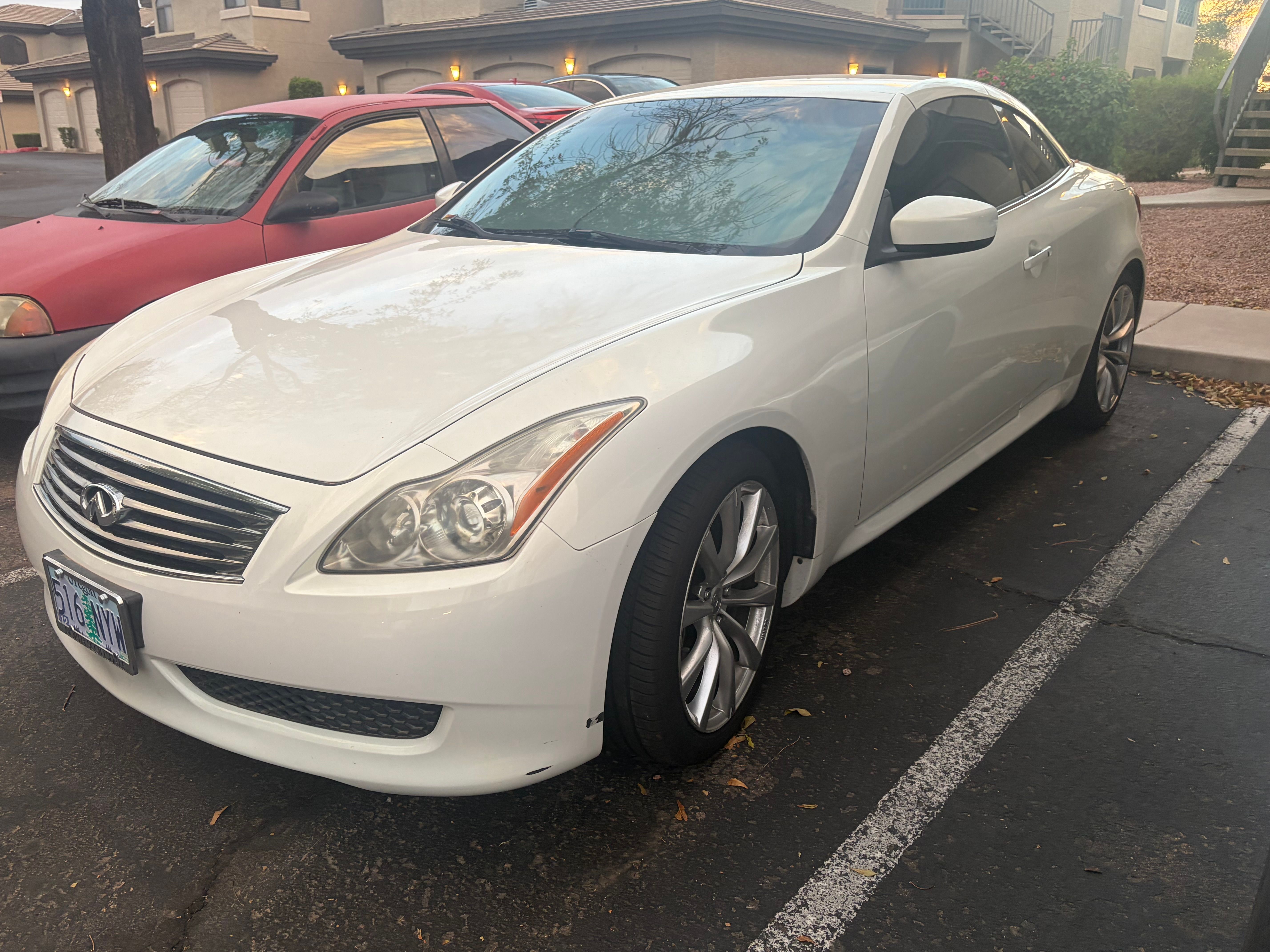 Used 2010 INFINITI G37 Convertible w/ Premium Pkg RWD image 2
