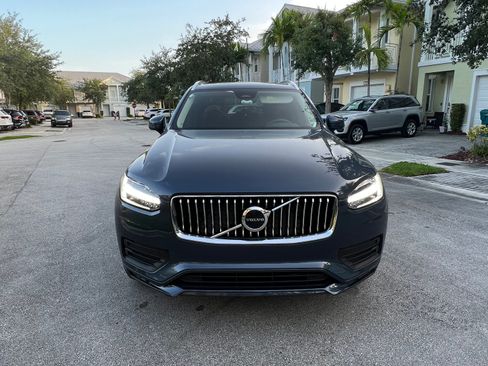 Used 2023 Volvo XC90 B5 Core AWD/4WD image 2