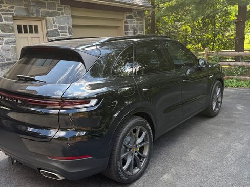 Used 2024 Porsche Cayenne image 6