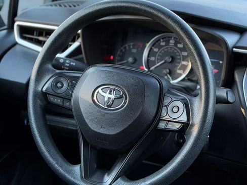 Used 2022 Toyota Corolla LE image 6