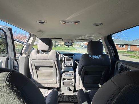 Used 2017 Chevrolet Traverse LT image 6