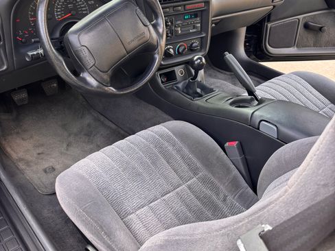 Used 1997 Chevrolet Camaro Z28 RWD image 8