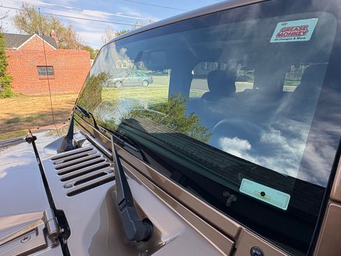 Used 2015 Jeep Wrangler Unlimited Rubicon image 20