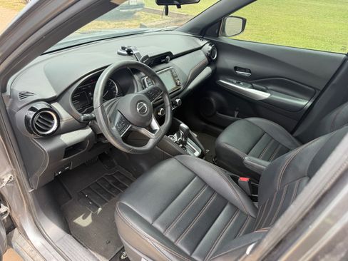 Used 2020 Nissan Kicks SR w/ SR Premium Package FWD image 9