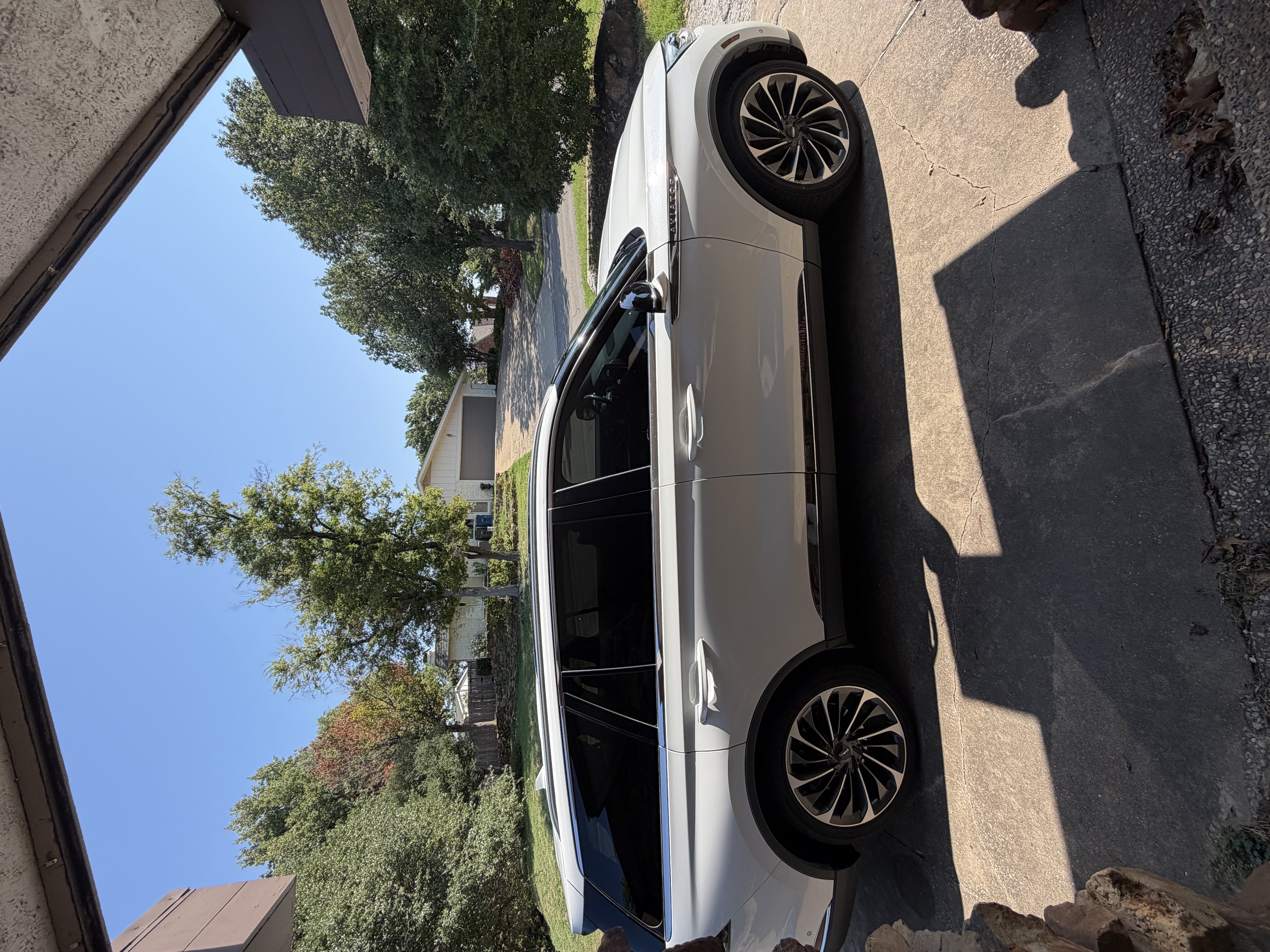 Used 2021 Lincoln Aviator Reserve w/ Equipment Group 202A AWD/4WD image 16
