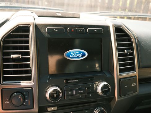 Used 2018 Ford F150 Limited w/ Trailer Tow Package image 15