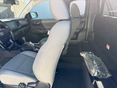 Used 2022 Toyota Tacoma SR RWD image 11