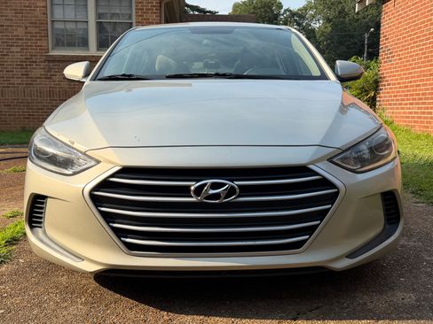 Used 2017 Hyundai Elantra SE FWD image 2