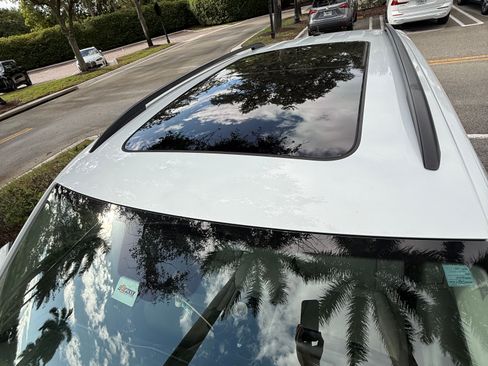 Used 2021 Volkswagen Atlas SE w/ Panoramic Sunroof Package FWD image 9