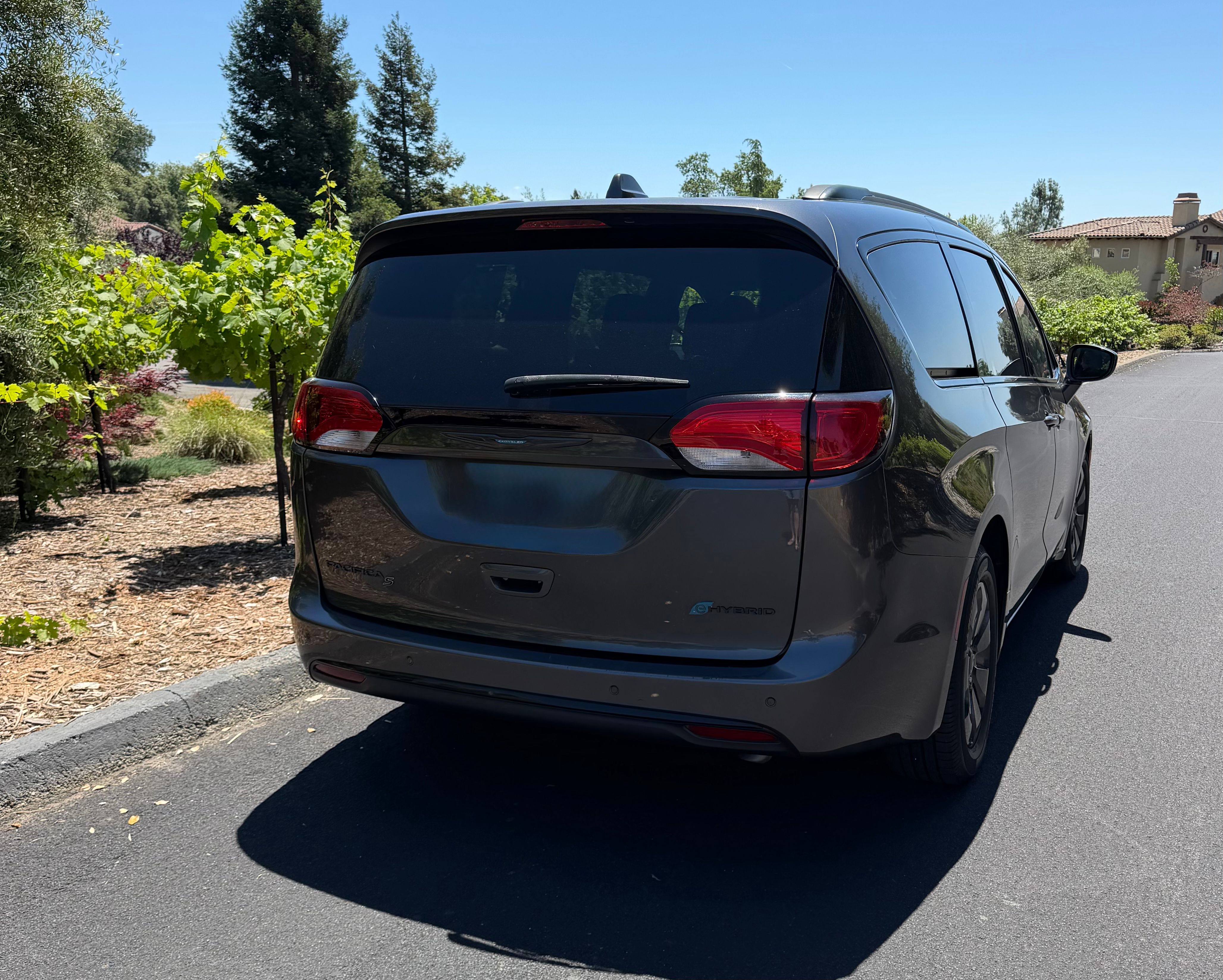 Used 2020 Chrysler Pacifica Touring-L w/ S Appearance Package FWD image 5