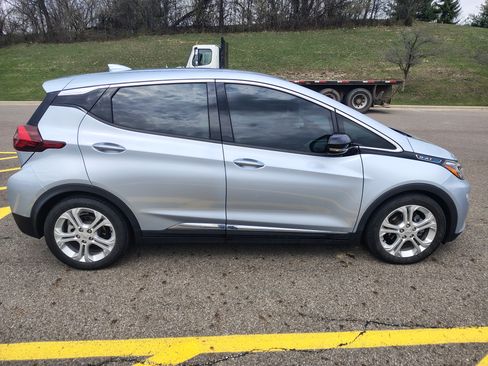 Used 2017 Chevrolet Bolt LT image 2