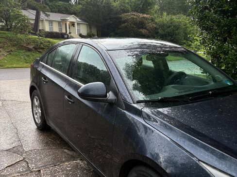 Used 2016 Chevrolet Cruze LT w/ Technology Package image 2