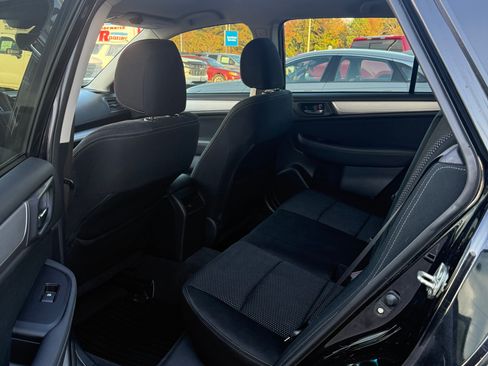 Used 2017 Subaru Outback 2.5i Premium image 9