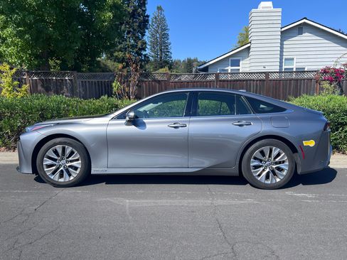 Used 2021 Toyota Mirai image 6