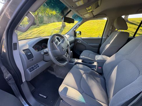 Used 2016 Nissan Frontier SV AWD/4WD image 9