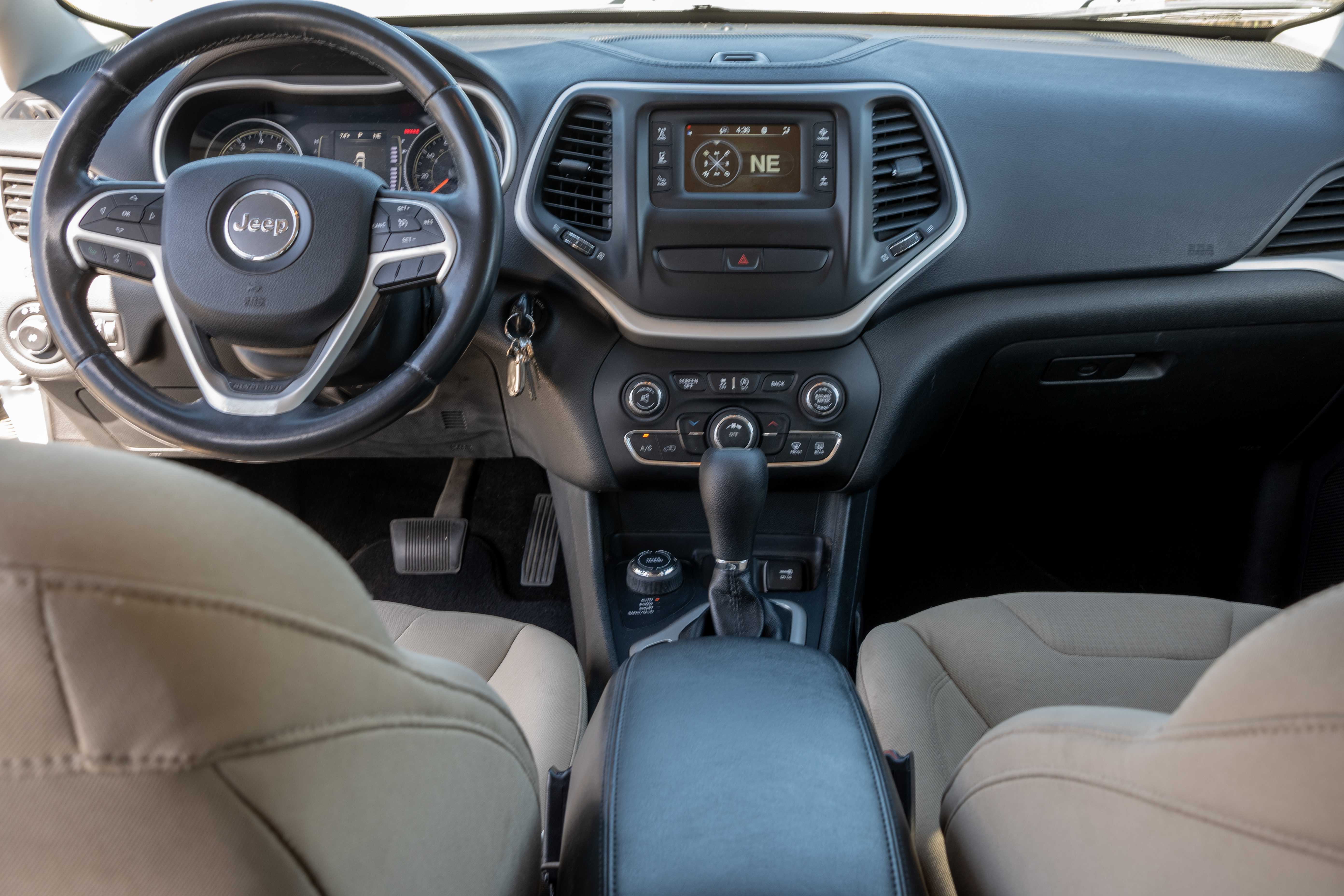 Used 2015 Jeep Cherokee Latitude AWD/4WD image 5