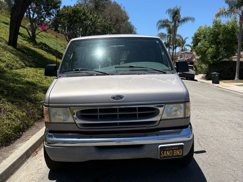 Used 2002 Ford E-150 and Econoline 150 RWD image 12