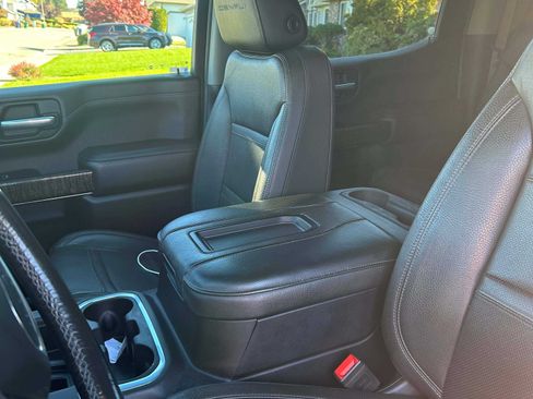 Used 2019 GMC Sierra 1500 Denali w/ Denali Ultimate Package AWD/4WD image 9