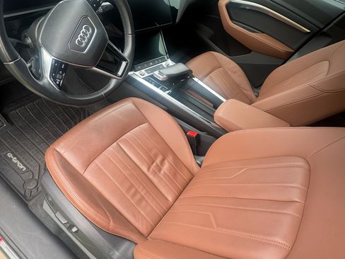 Used 2022 Audi e-tron Premium image 2