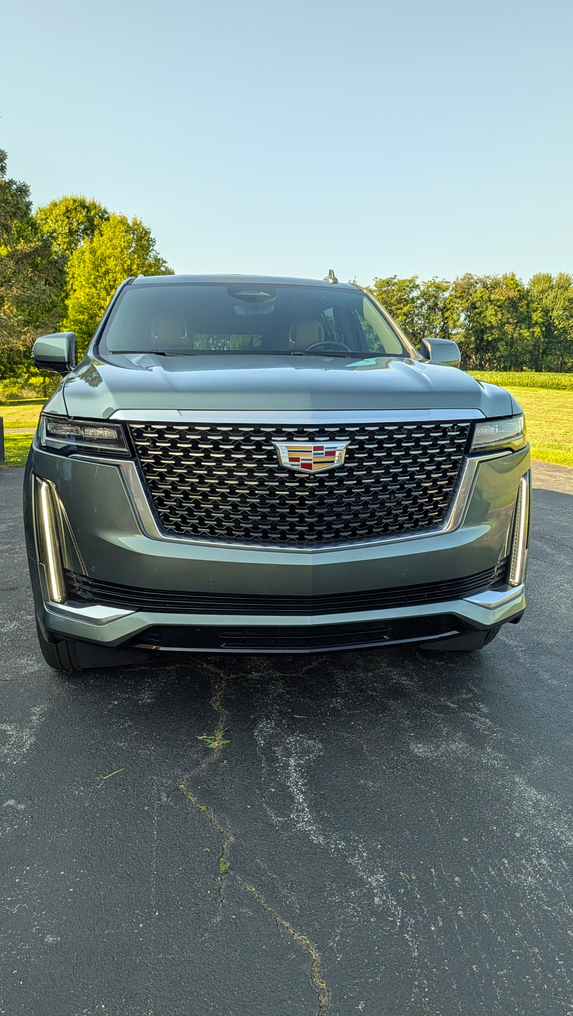 Used 2023 Cadillac Escalade ESV Premium Luxury w/ Performance Package AWD/4WD image 2