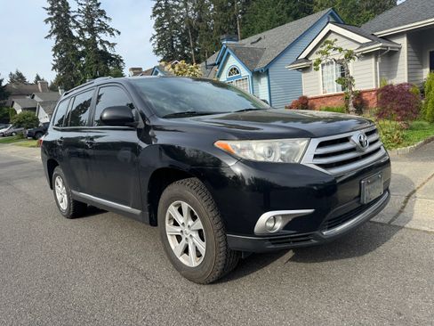 Used 2013 Toyota Highlander Plus AWD/4WD image 8