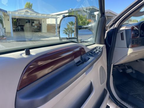 Used 2006 Ford F350 Lariat image 10