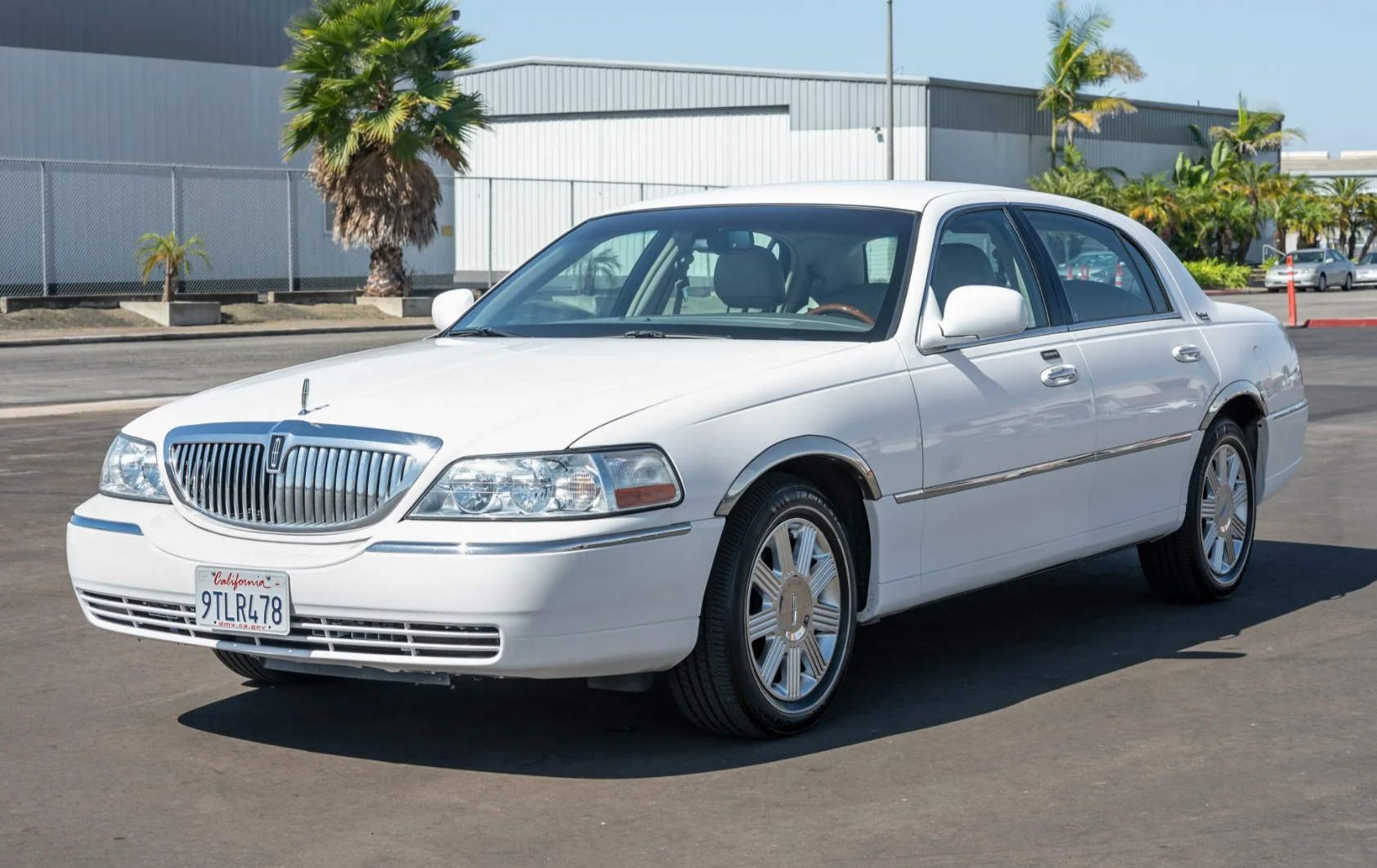 Used 2008 Lincoln Town Car Signature Limited RWD image 1