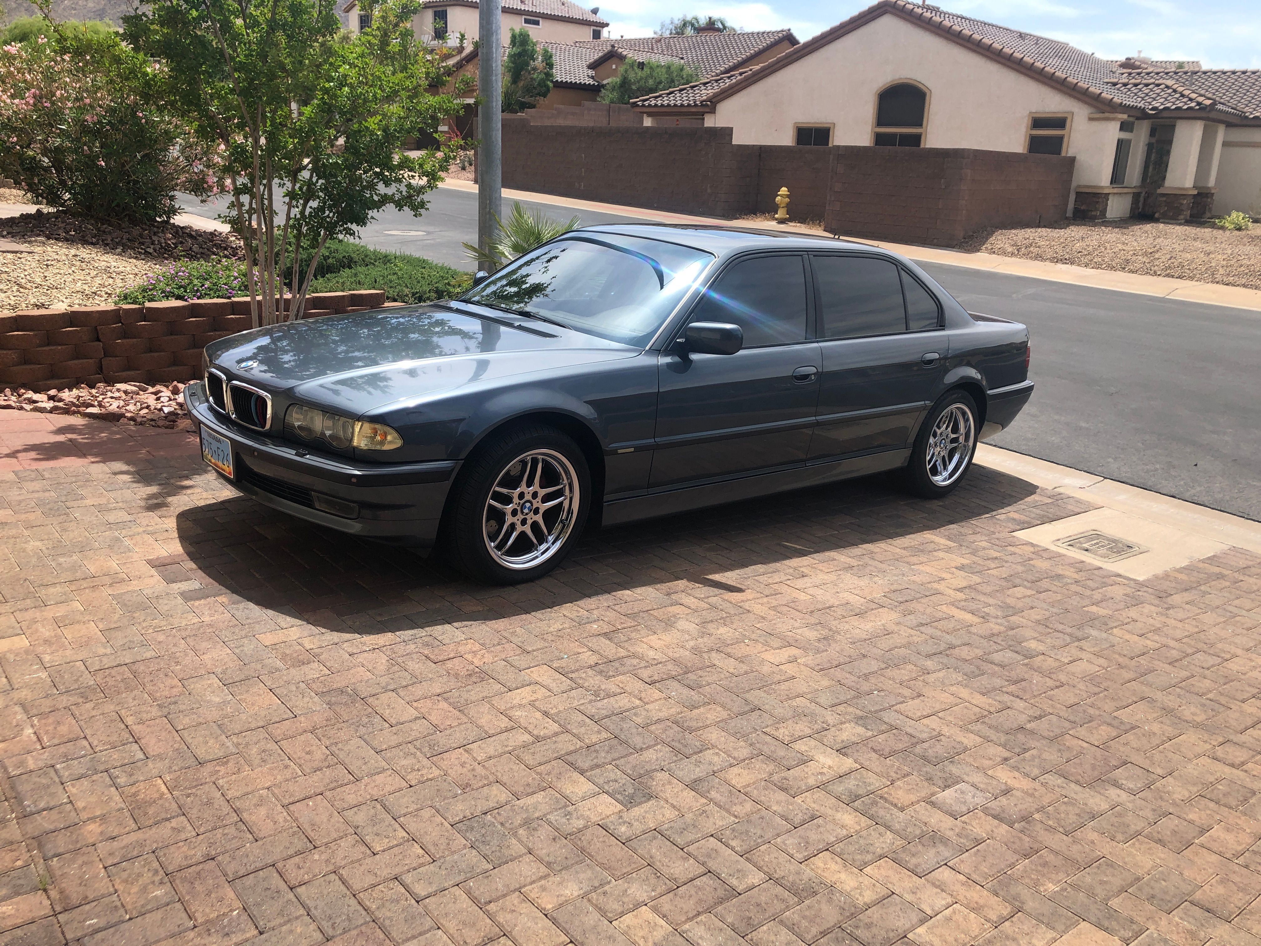 Used 2001 BMW 740iL RWD image 1