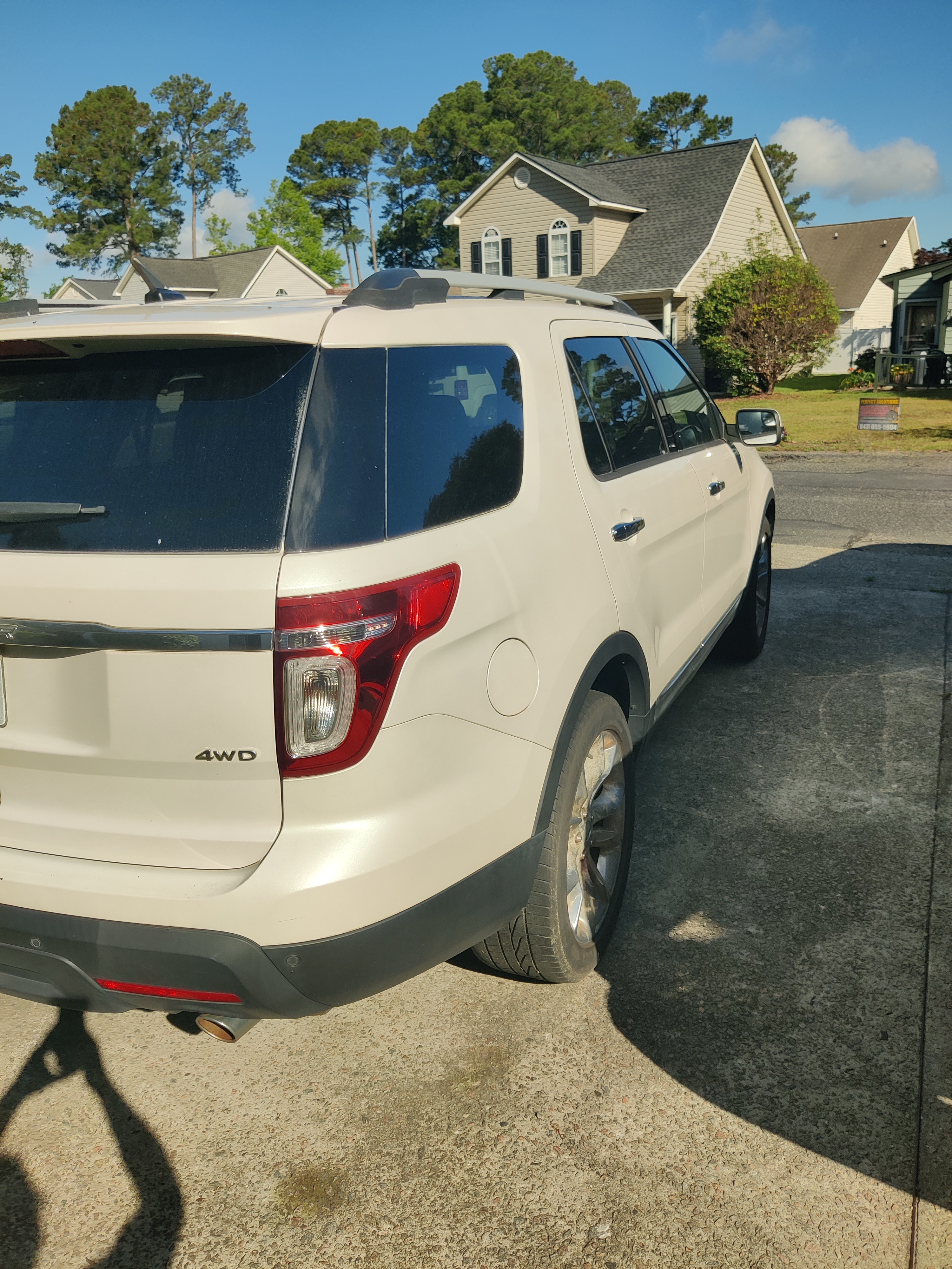 Used 2015 Ford Explorer Limited w/ Equipment Group 301A AWD/4WD image 11