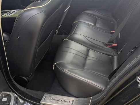 Used 2016 Jaguar XJ Supercharged image 24