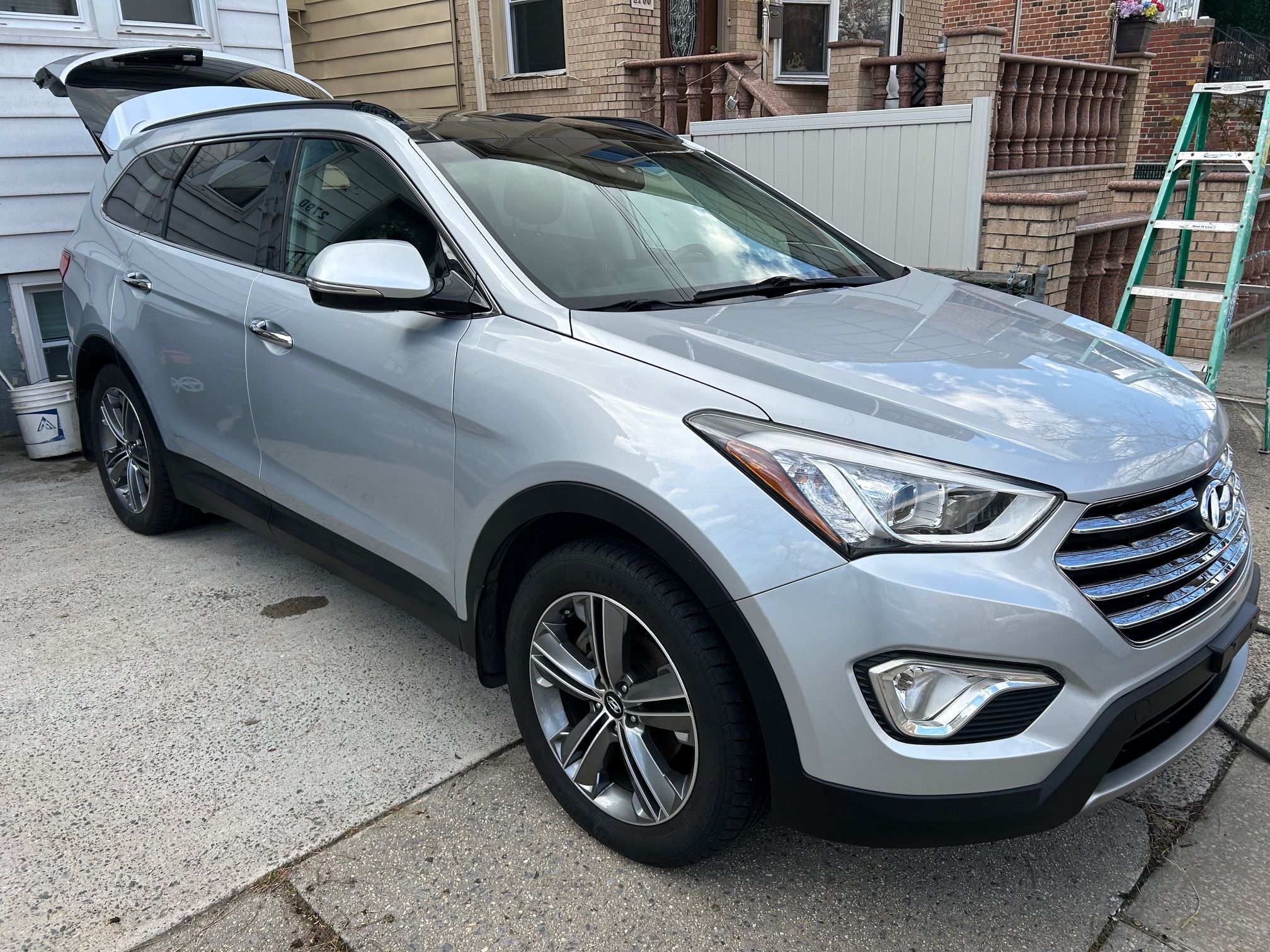 Used 2015 Hyundai Santa Fe Limited w/ Option Group 04 AWD/4WD image 2