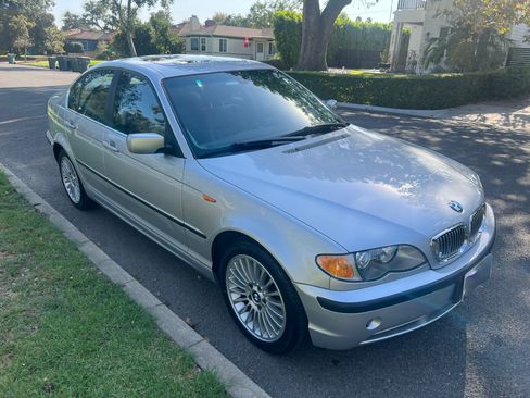 Used 2003 BMW 330xi 330xi Sedan 4D image 4