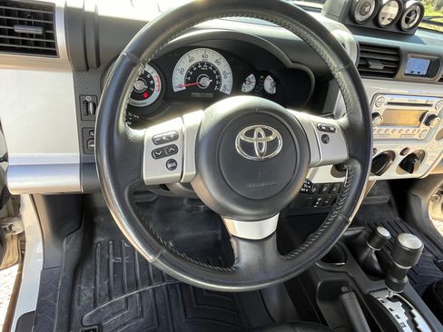 Used 2012 Toyota FJ Cruiser 4WD image 16