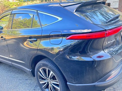Used 2021 Toyota Venza LE w/ Carpet Mat Package (TMS) AWD/4WD image 6