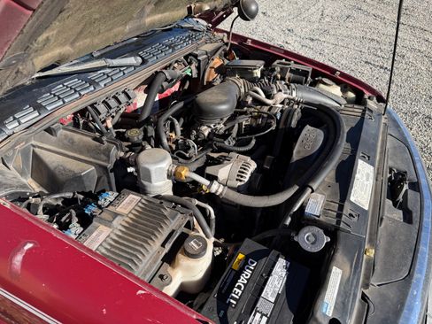 Used 1997 Chevrolet S10 Pickup LS w/ Preferred Equipment Group image 8