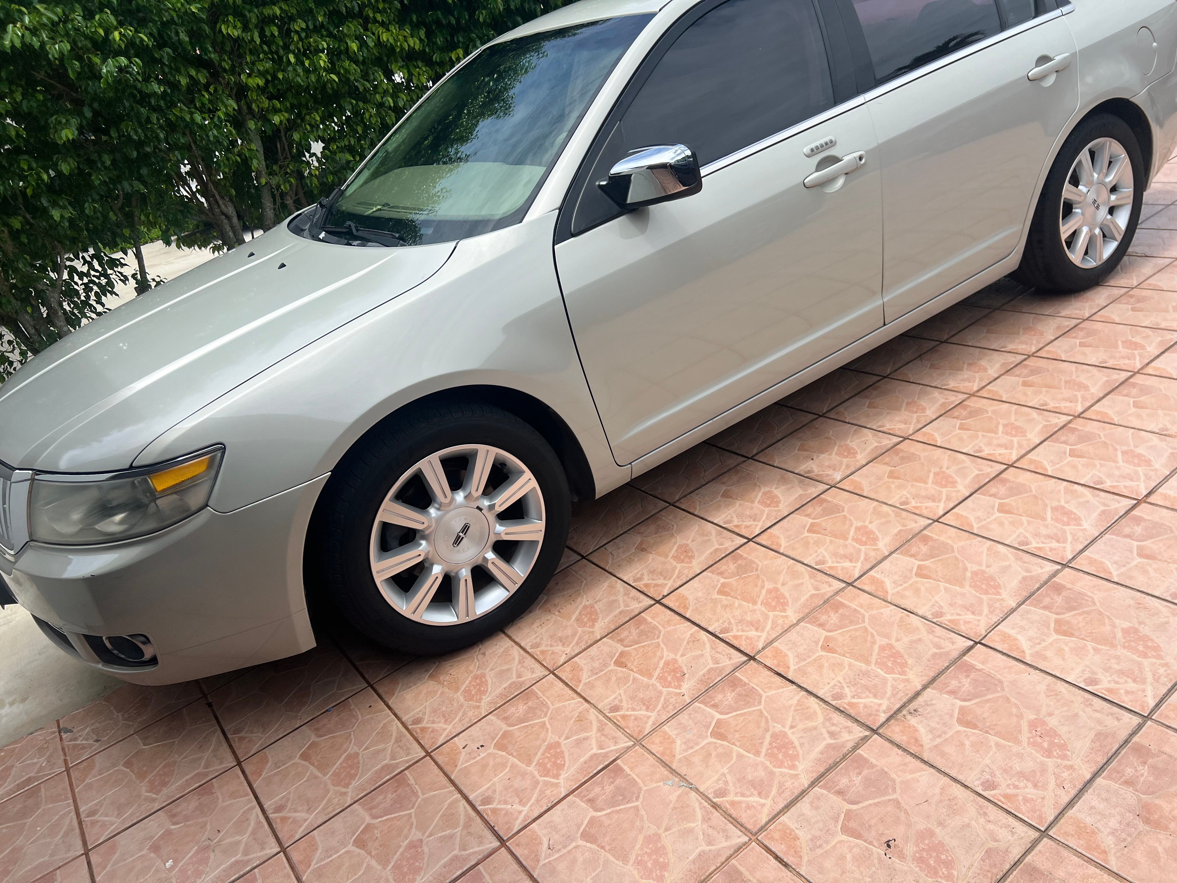 Used 2007 Lincoln MKZ FWD image 4