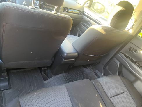 Used 2015 Mitsubishi Outlander ES image 24