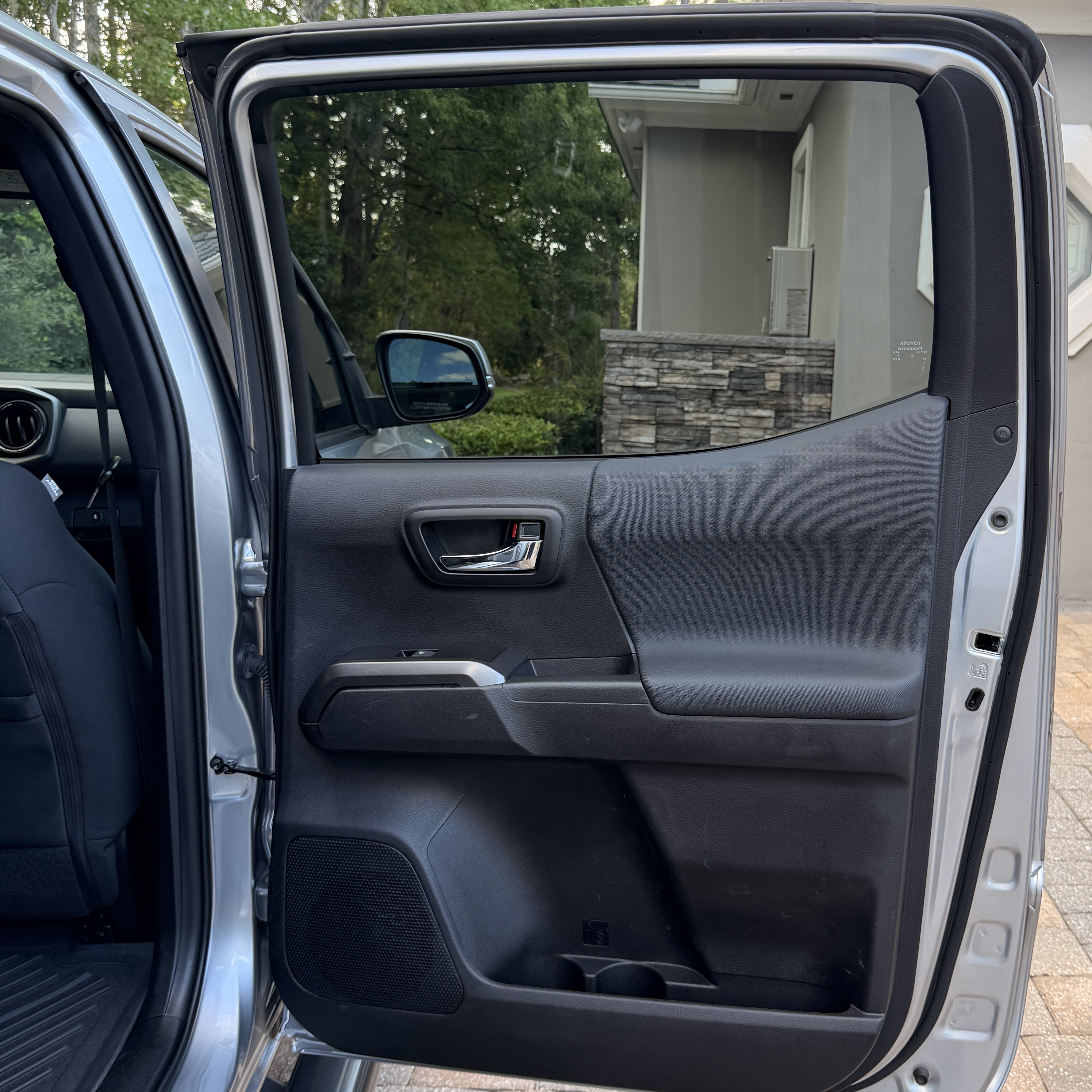 Used 2021 Toyota Tacoma TRD Off-Road w/ Technology Package RWD image 18