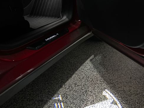 Used 2023 Tesla Model Y Long Range image 9