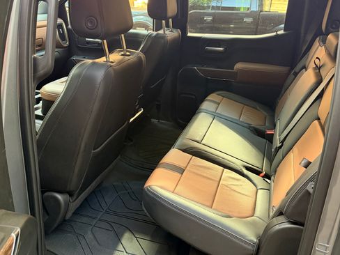 Used 2021 Chevrolet Silverado 1500 High Country w/ Technology Package image 13