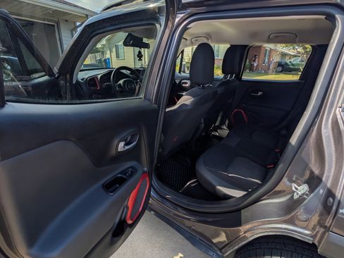 Used 2018 Jeep Renegade Trailhawk w/ Safety & Security Group image 12