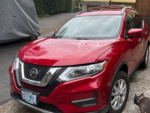 Used 2017 Nissan Rogue SV w/ SV Premium Package image 4
