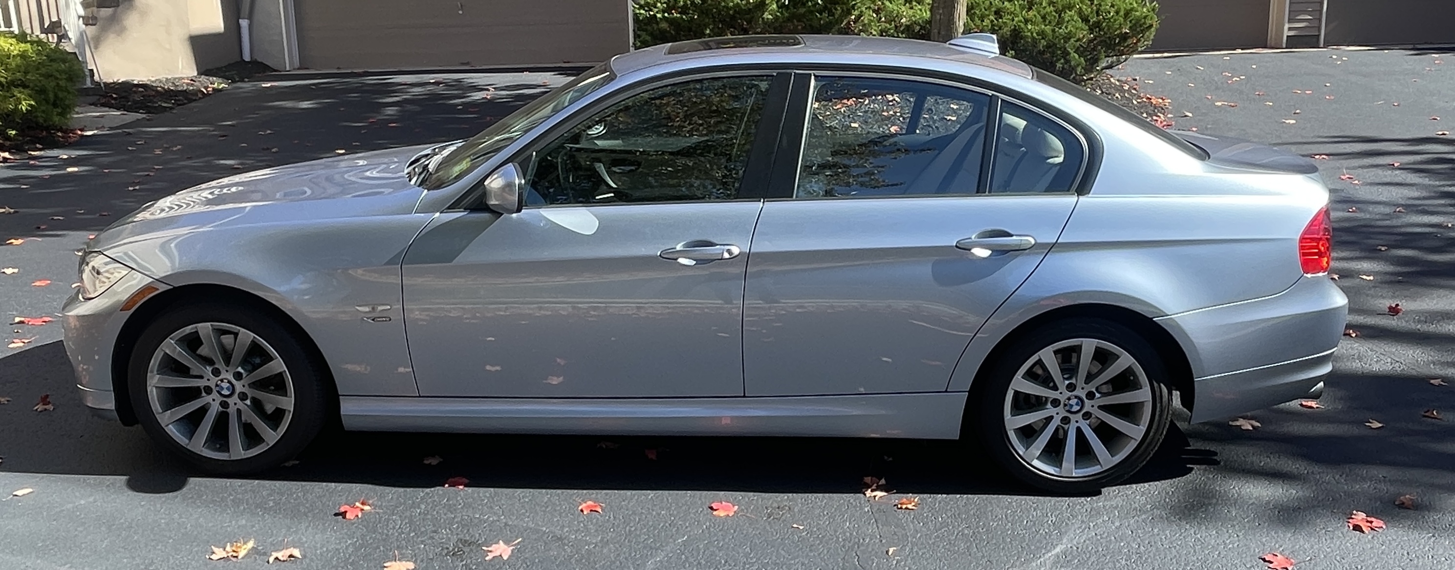 Used 2011 BMW 328i xDrive Sedan AWD/4WD image 6