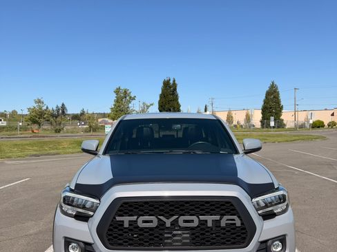 Used 2021 Toyota Tacoma TRD Off-Road w/ TRD Premium Off Road Package AWD/4WD image 2