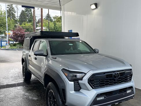 Used 2025 Toyota Tacoma TRD Off-Road w/ TRD Off Road Premium Package AWD/4WD image 4