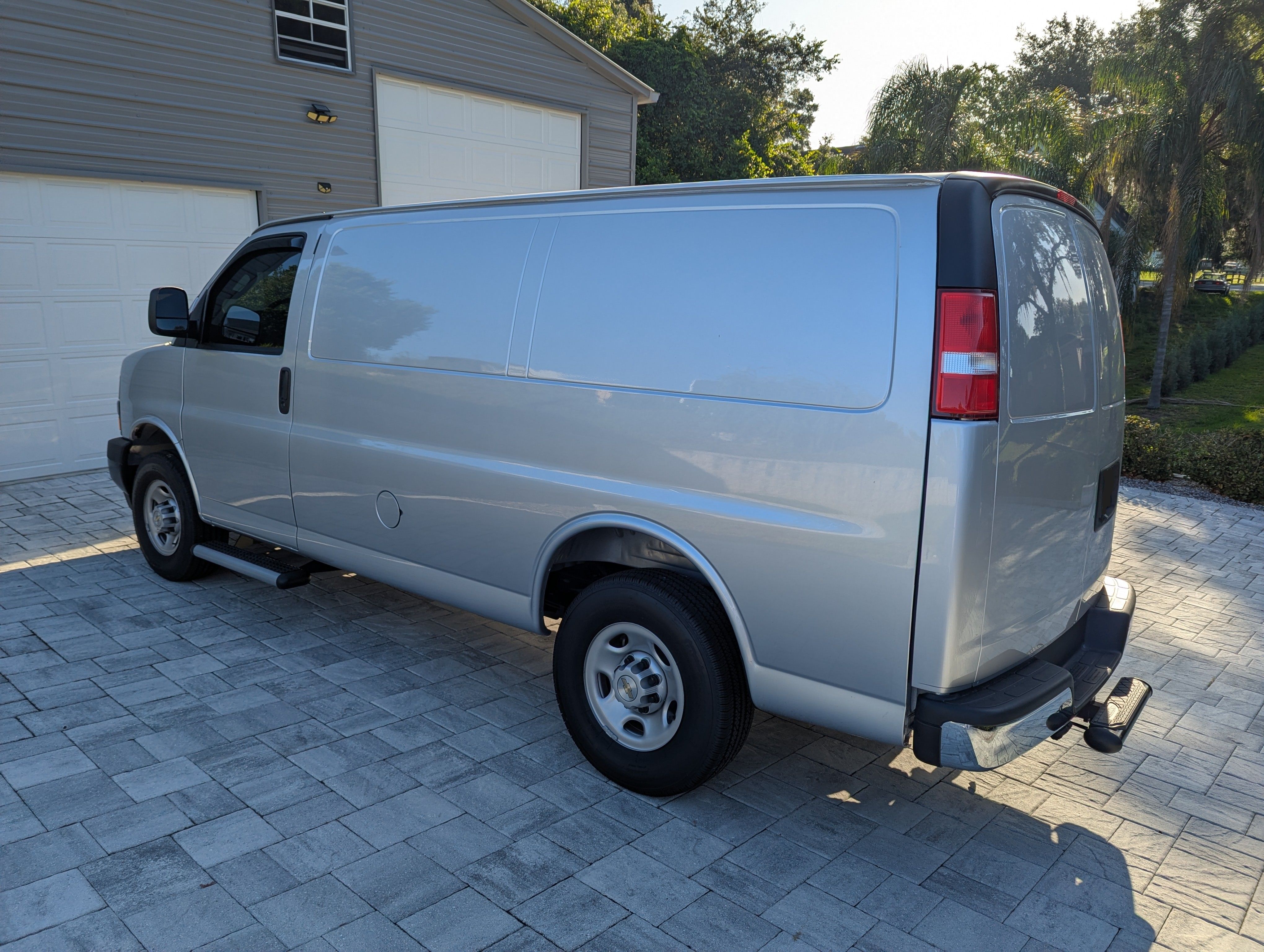 Used 2025 Chevrolet Express 2500 w/ Driver Convenience Package RWD image 4