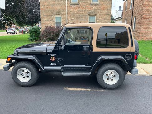 Used 1998 Jeep Wrangler Sahara AWD/4WD image 9