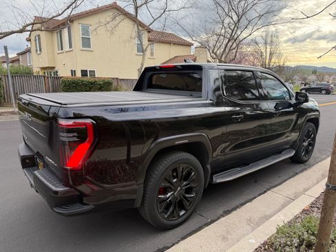 Used 2025 GMC Sierra EV Denali image 4